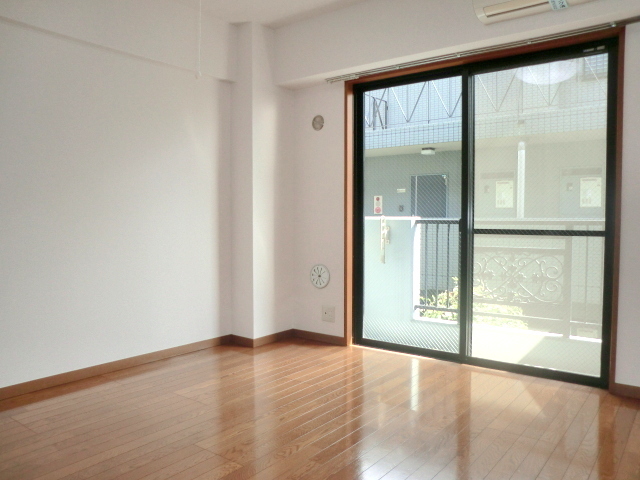 居室・リビング　★明るいフローリングのお部屋です★