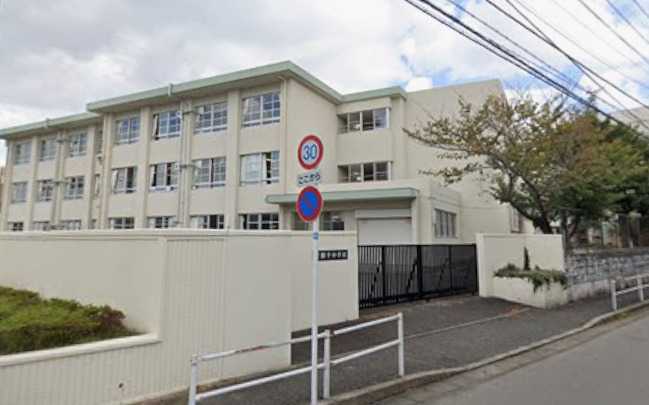 中学校　福岡市立横手中学校（中学校）まで986m