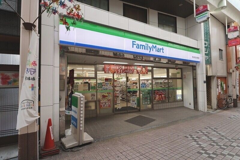 コンビニ　ファミリーマート桃谷商店街東店（コンビニ）まで352m