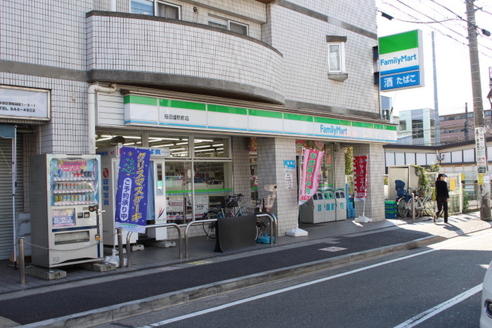 コンビニ　ファミリーマート 稲田堤駅前店（コンビニ）まで400m