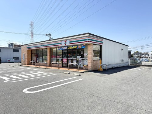 コンビニ　セブンイレブン 春日井穴橋3丁目（コンビニ）まで208m