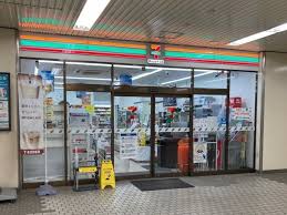 コンビニ　セブンイレブン ハートインJR新倉敷駅店（コンビニ）まで404m