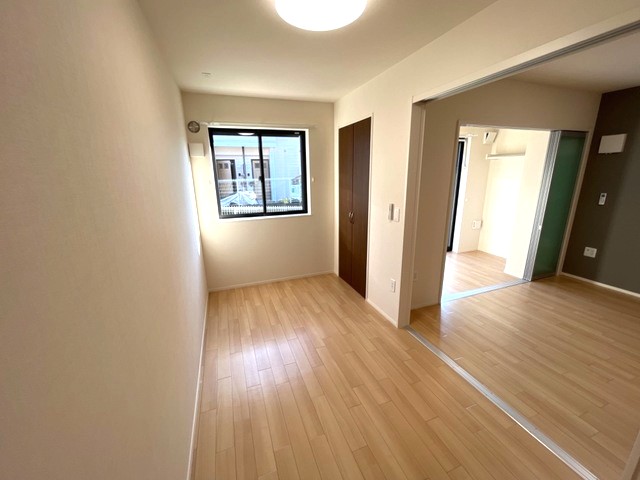 その他部屋・スペース　4.9帖の洋室は寝室に最適の大きさ☆