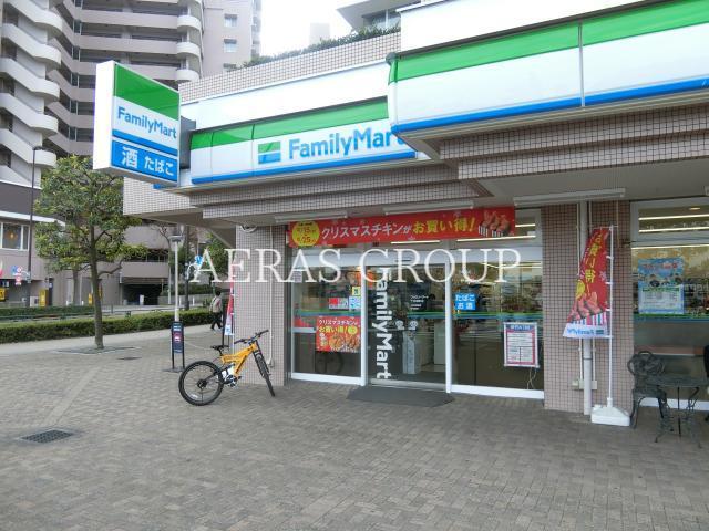 コンビニ　ファミリマート千住曙町店（コンビニ）まで82m