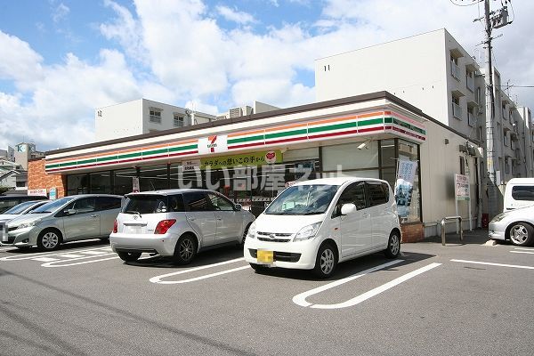 コンビニ　セブンイレブン真鶴２丁目店（コンビニ）まで505m