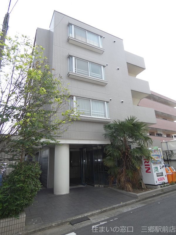 建物外観　三郷FLATSのご紹介は住まいの窓口アソシエにお任せください