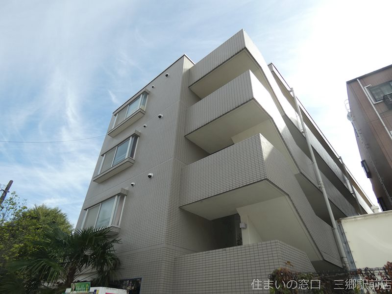 建物外観　三郷FLATSのご紹介は住まいの窓口アソシエにお任せください