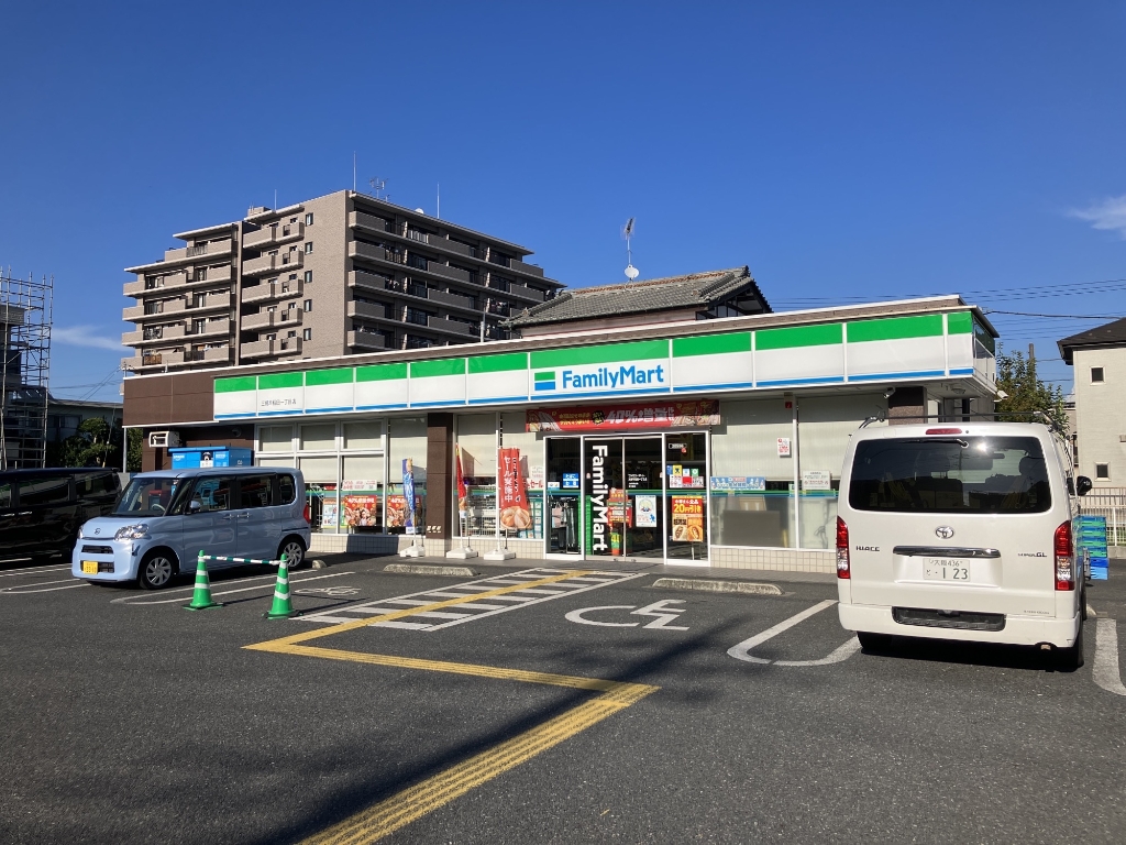 コンビニ　ファミリーマート 三郷早稲田一丁目店（コンビニ）まで332m