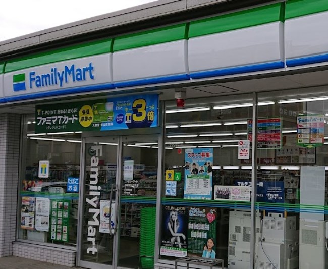コンビニ　ファミリーマート 川崎麻生片平店（コンビニ）まで370m