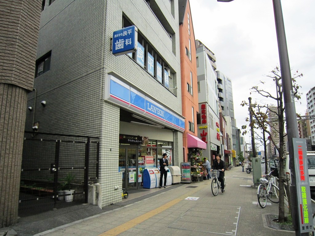 コンビニ　ローソン西巣鴨駅前店（コンビニ）まで304m