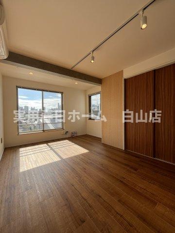 TASUKI RICHESSE千石 WESTの居間写真