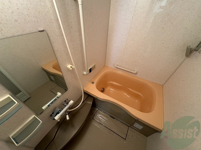 バス・シャワールーム　浴室はこちらのユニットバスです。一日の疲れを癒しましょう。