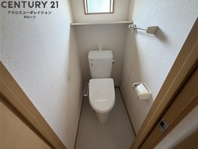 トイレ　温水洗浄便座付きのトイレです♪