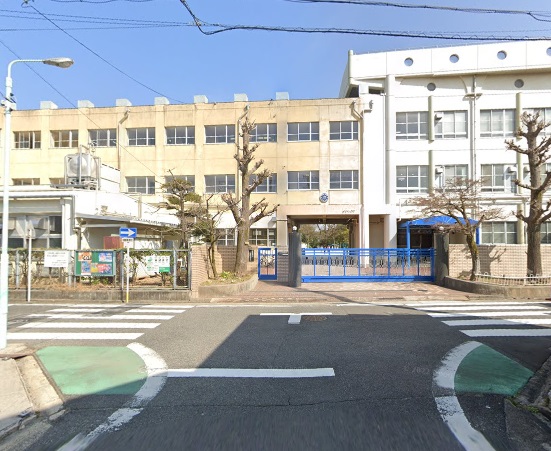 小学校　名古屋市立汐路小学校（小学校）まで988m