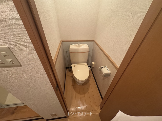 地下鉄御堂筋線 長居駅 徒歩9分 4階建 築56年のトイレ写真