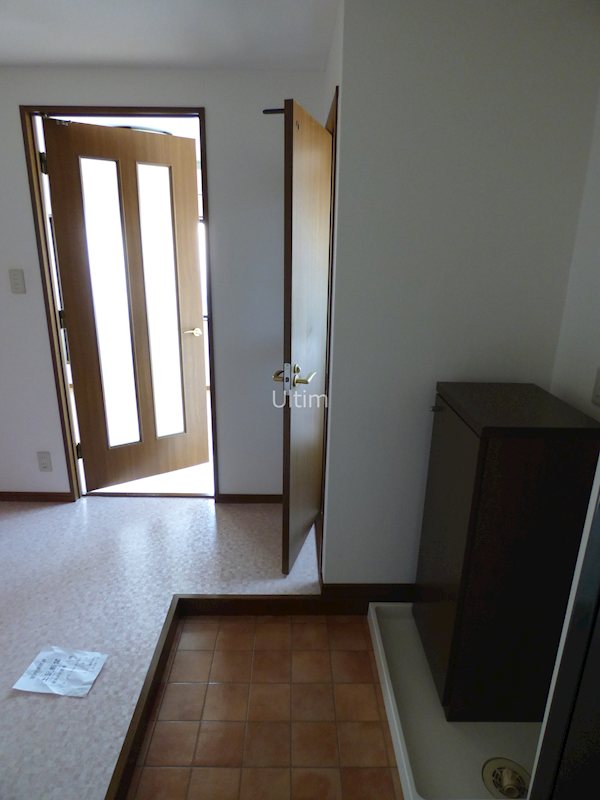 玄関　別部屋のお写真です。ご参考までに！