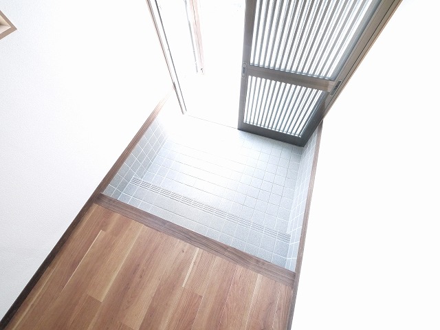 近鉄奈良線 菖蒲池駅 徒歩16分 2階建 築33年の玄関写真
