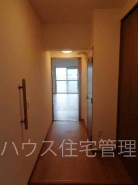 阪急京都線 総持寺駅 徒歩13分 11階建 築26年の玄関写真