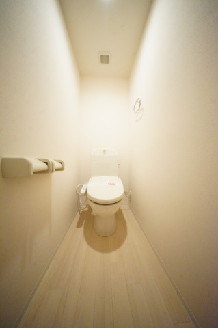 ＪＲ山陽本線 下関駅 2階建 築10年のトイレ写真