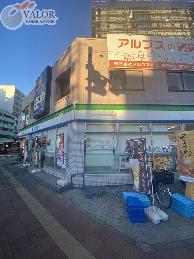 コンビニ　ファミリーマート横浜吉野町店（コンビニ）まで170m