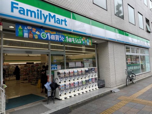 コンビニ　ファミリーマート 駒形一丁目店（コンビニ）まで520m