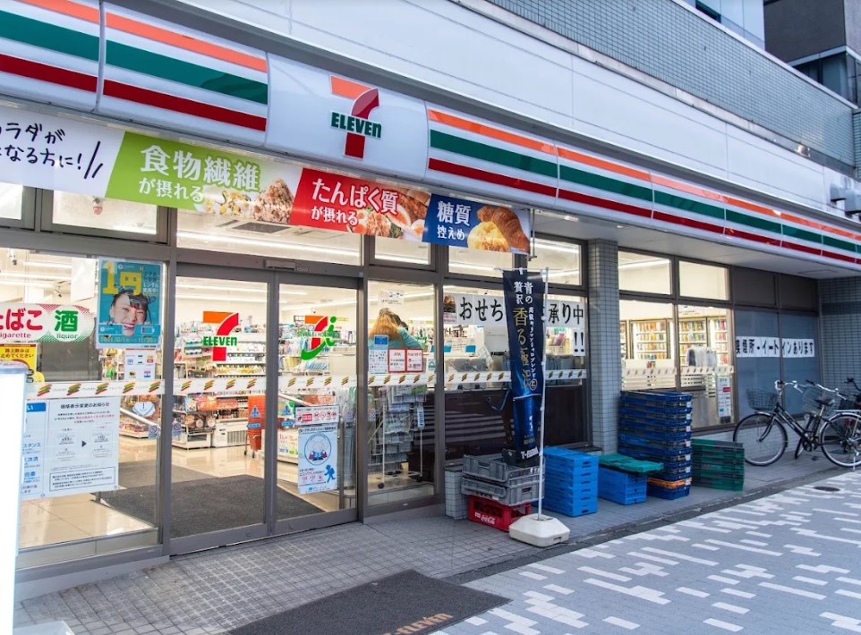 コンビニ　セブンイレブン港区港南2丁目店（コンビニ）まで199m