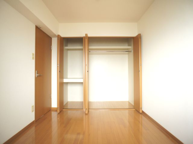 収納　充実収納付きの洋間です♪