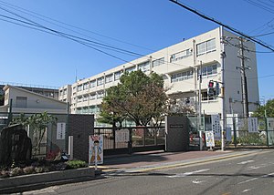 小学校　堺市立東百舌鳥小学校（小学校）まで879m