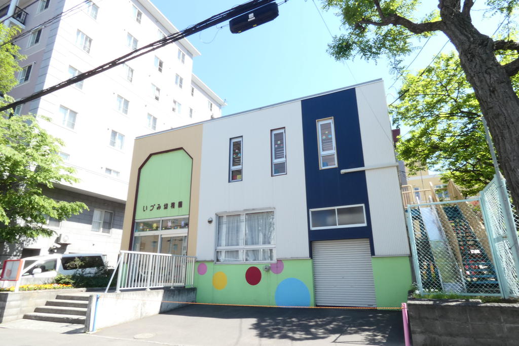 幼稚園・保育園　札幌いづみ幼稚園（幼稚園・保育園）まで300m
