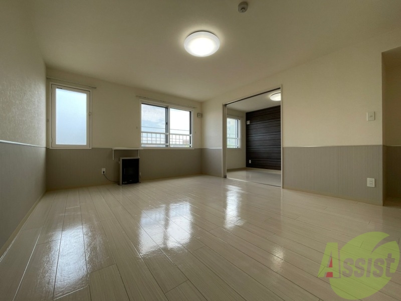 居室・リビング　広くてキレイなお部屋が広がっていて、充実した生活が送れそう。