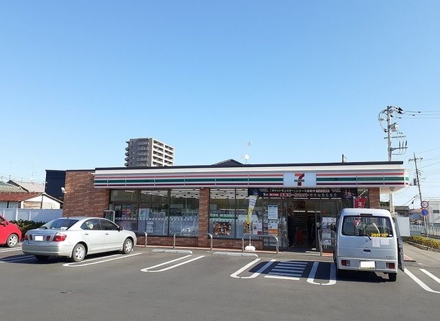 コンビニ　セブンイレブン（コンビニ）まで800m