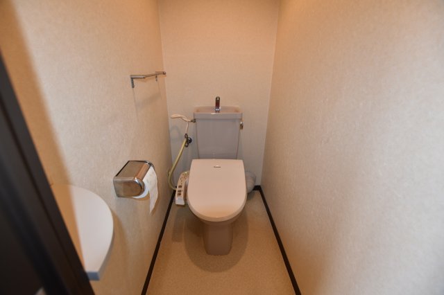 地下鉄千日前線 北巽駅 徒歩9分 7階建 築36年のトイレ写真