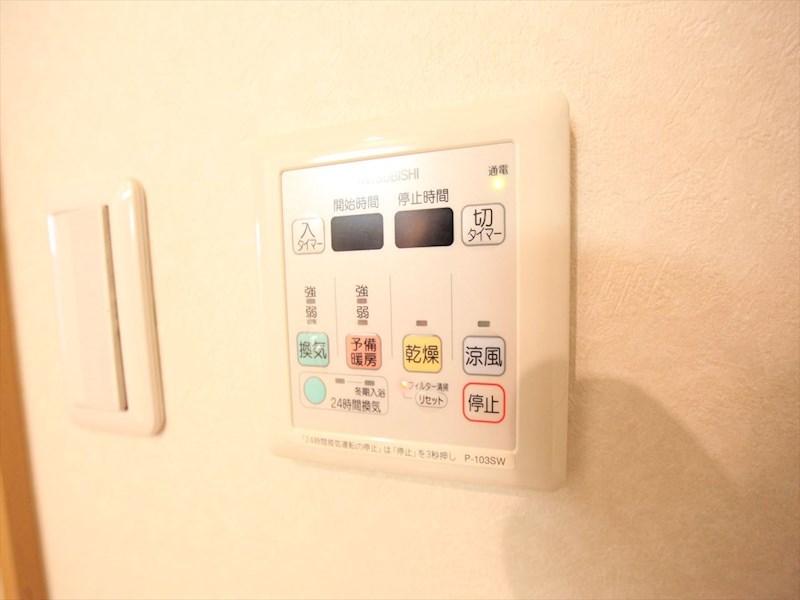 その他設備　浴室暖房乾燥機付き
