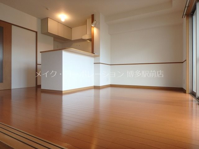 ＪＲ鹿児島本線 博多駅 徒歩8分 10階建 築22年の居間写真