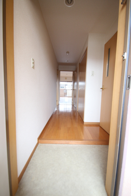 玄関　※同号室の別階のお写真です
