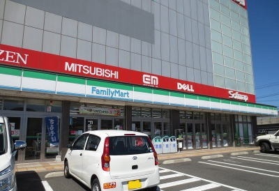 コンビニ　ファミリーマート（コンビニ）まで450m