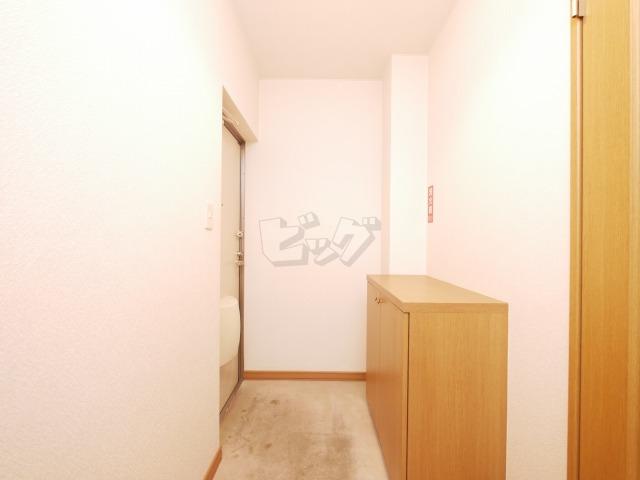 玄関　※他号室の写真となります。ご参考ください