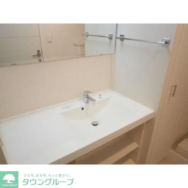洗面設備　※写真は同タイプ住戸です。