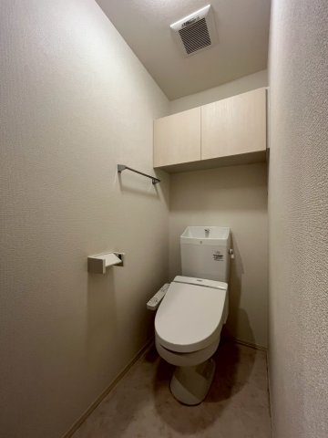 ＪＲ阪和線 富木駅 徒歩20分 3階建 築11年のトイレ写真