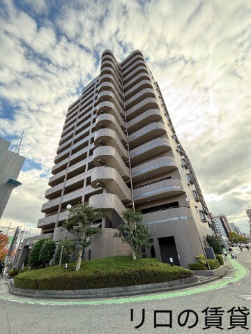 建物外観　博多駅近くの人気分譲賃貸マンション。広々３４平米のお部屋が魅力