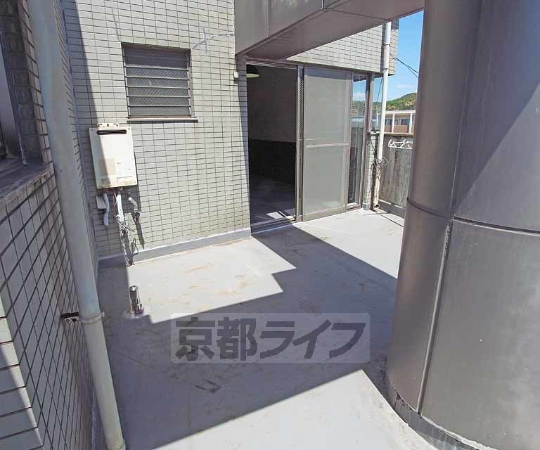 バルコニー　この部屋の売りはバルコニーではないでしょうか！