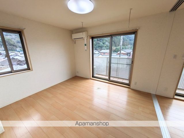 サンライズ スクエア Iの居間写真
