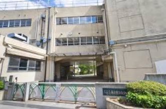 小学校　新宿区立落合第四小学校（小学校）まで1179m