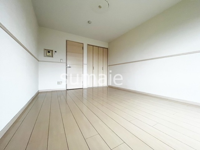 その他部屋・スペース　天井の高い寝室