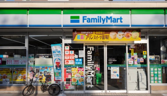 コンビニ　ファミリーマートメトロ新開地店（コンビニ）まで298m
