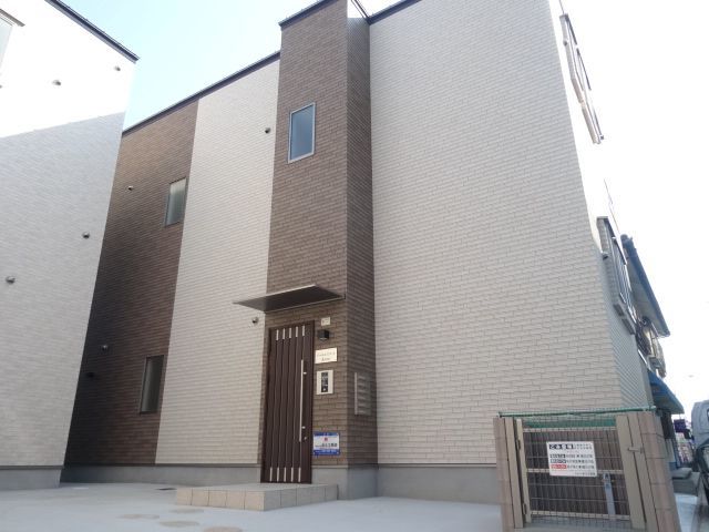 エントランス　建物外観