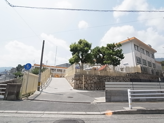 幼稚園・保育園　若草幼稚園（幼稚園・保育園）まで526m