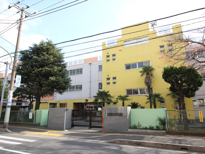 小学校　新宿小学校（小学校）まで250m