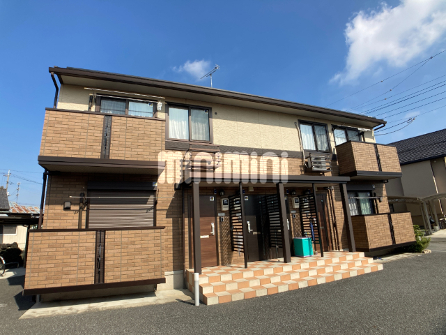 建物外観　レンガ調でオシャレ。落ち着いた印象の外観です。