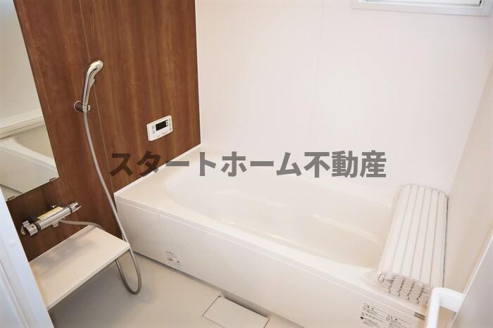 バス・シャワールーム　コンパクトで使いやすいお風呂です